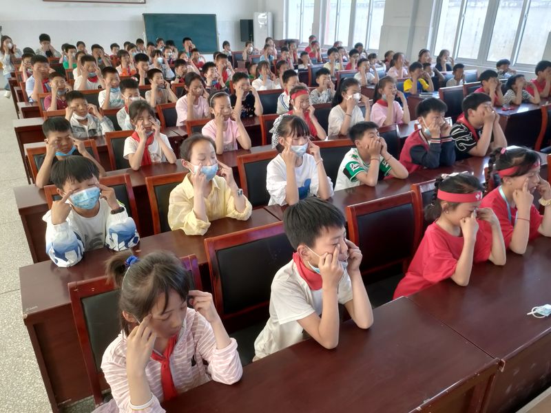 关爱视力健康 科学防控近视开元棋牌app夹山小学：(图4)