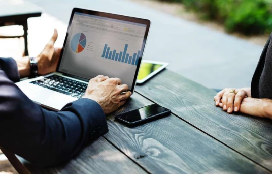 置对冲风险“量化+主动”策略锁定收益!开元棋牌量化舵手的年末攻守道:多资产配(图1) 置对冲风险“量化+主动”策略锁定收益!开元棋牌量化舵手的年末攻守道:多资产配(图1)